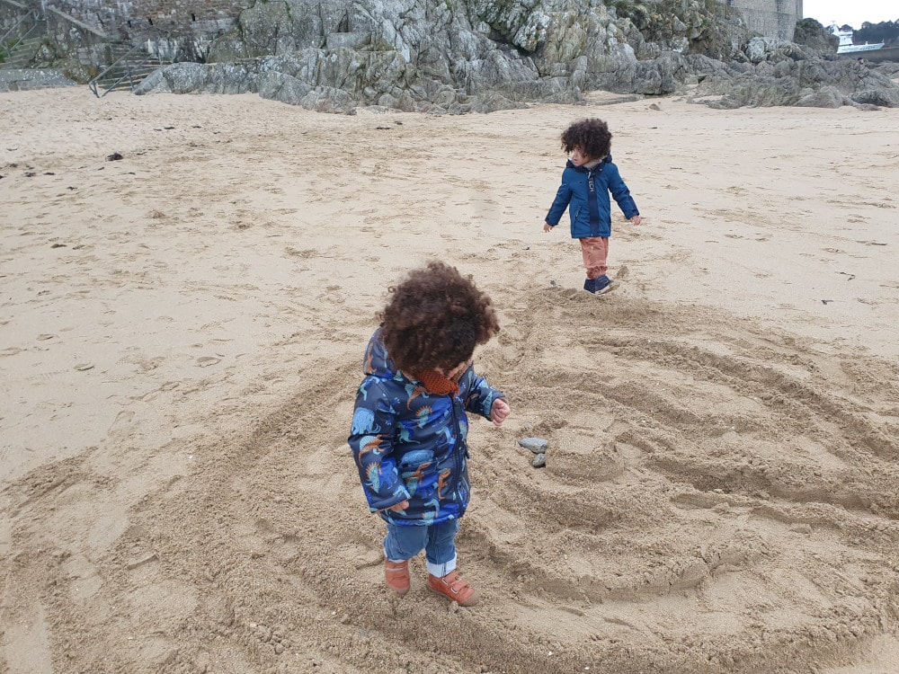 Les enfants sur la plage